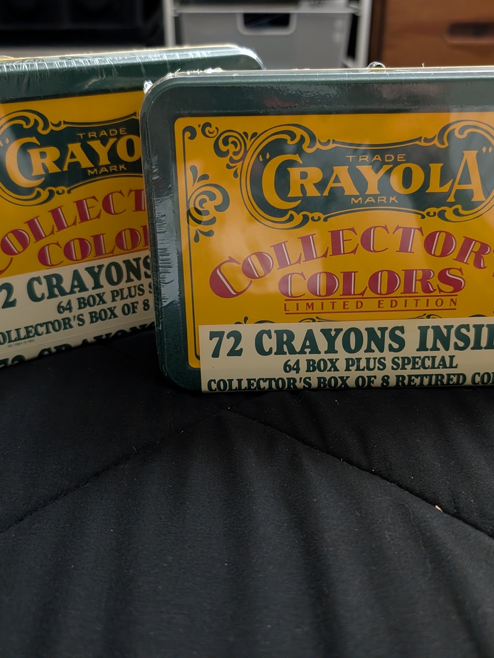 Crayola Collector Colors 72 Crayons Tin - Yellow & Green